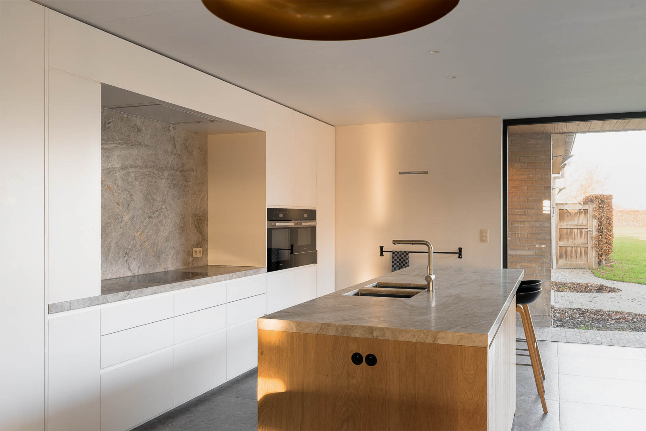 Keuken op maat door Wyseur Woodworks in Oostnieuwkerke