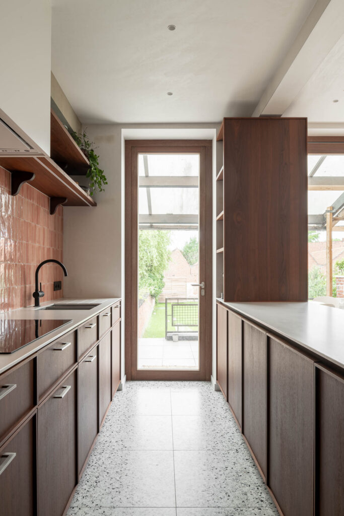 Keuken op maat door Wyseur Woodworks in Oostnieuwkerke
